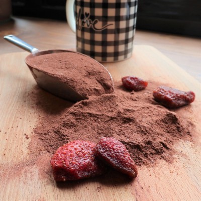 Ρόφημα σοκολάτας γάλακτος με φράουλα και βανίλια